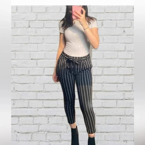 Sabrina Diamanti Black White Pinstriped  Paper Bag Waist Pants Size Large - Picture 1 of 11